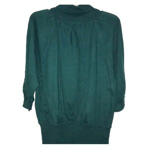 Key-hole sweater with 3-4 sleeves